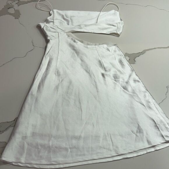 That’s so Fetch Australia white dress side cut out - Picture 3 of 8